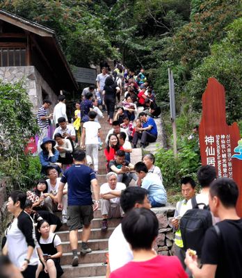 浙江:神仙居錯峰導流 數萬游客無滯留