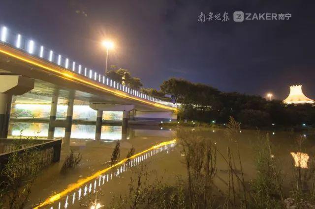 夜間游覽更美!竹排江部分橋梁亮化改造再現迷人景