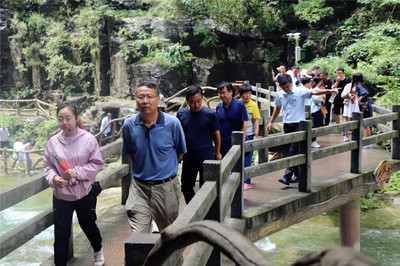 交流學習、共話發展--高平市神農鎮考察團來太行山大峽谷考察學習